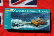 images/productimages/small/Northsea Fishing Trawler MV Ross Jackal 1961 Revell 05204 voor.jpg